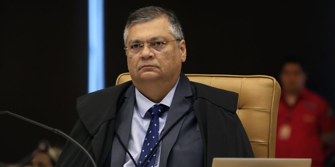 Dino manda suspender pagamento de 1,2 mil emendas da saúde
